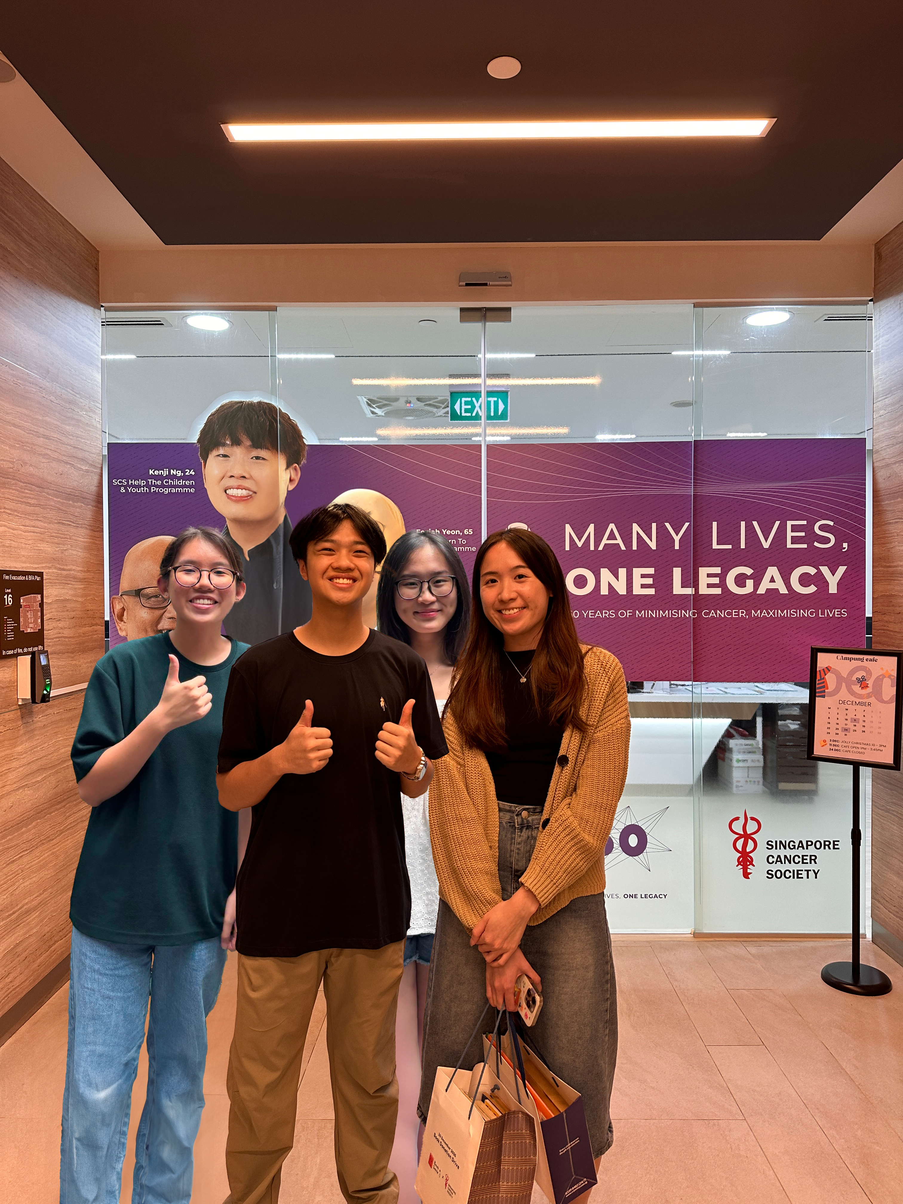 Students volunteering together